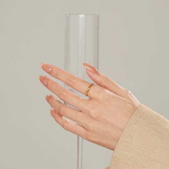 Thin band ring, stacking ring gold, stacking gold ring, tarnish free ring - Picture 4 of 5